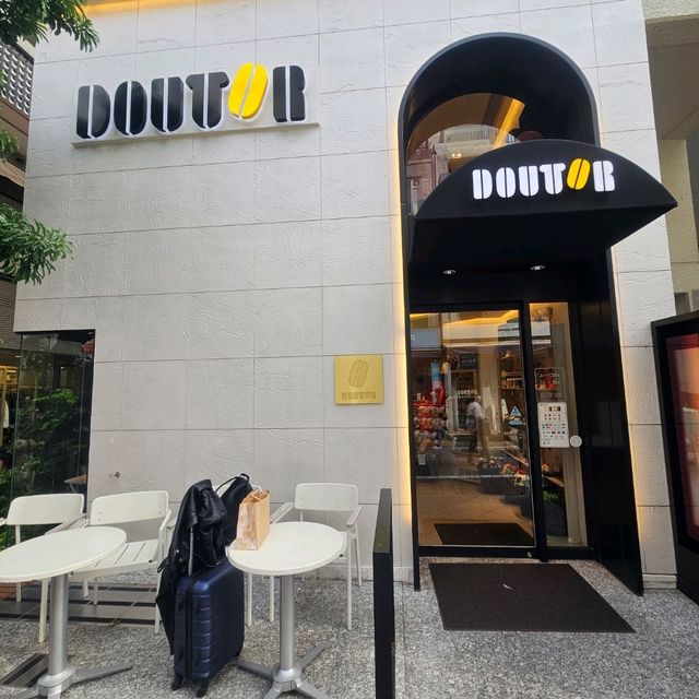 Autumn chillax time at Doutor cafe, Jiyugaoka