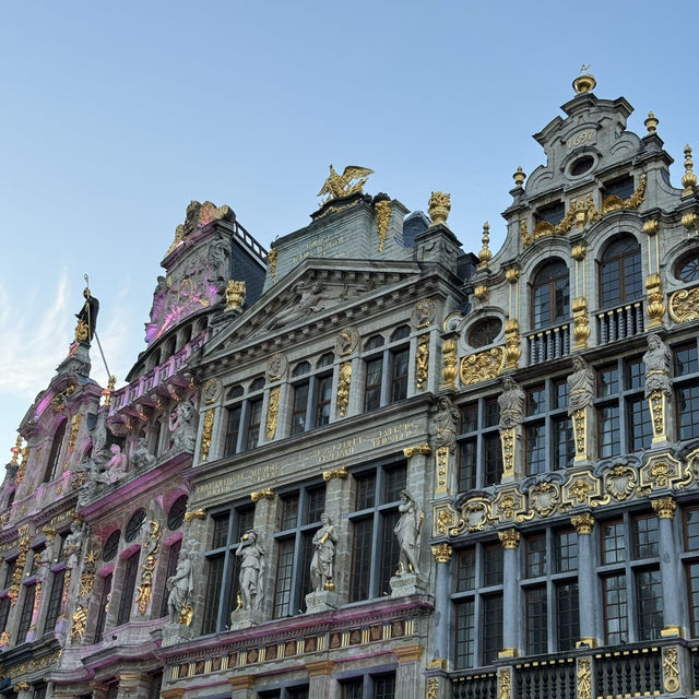 Grote Markt’s Architectural Tapestry!