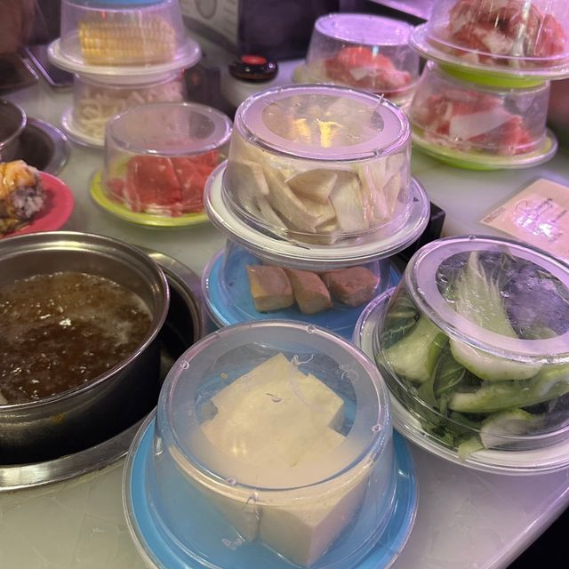 美國｜喬治亞州 超豐富迴轉火鍋 湯頭多樣好吃又好玩