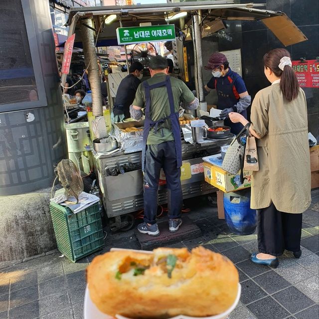 Shopping At Namdaemun Market 