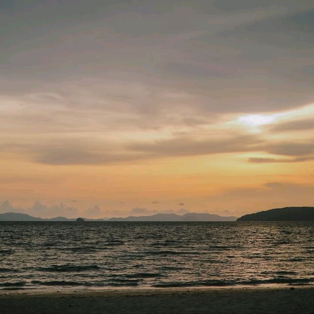 หาดถ้ำพระนาง (Phra nang Cave Beach)