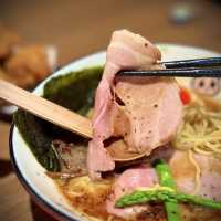 📍香港尖沙咀｜一郎 · 著名涉谷過江龍拉麵🍜 對住Bearbrick食拉麵，食完仲可以抽獎！