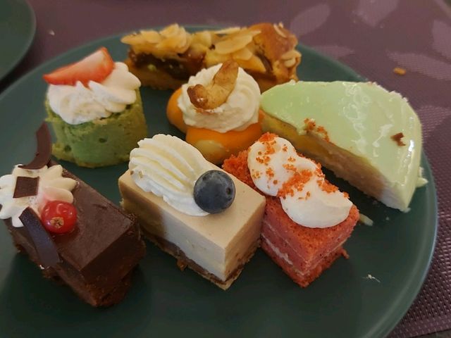 酒店週末海鮮自助午餐RMB178