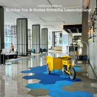 เดินทางสะดวก พักที่ Holiday Inn & Suites Sriracha