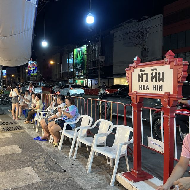 “ตลาดโต้รุ่งหัวหิน” สีสันยามค่ำคืนของเมืองหัวหิน