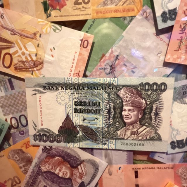 Experience RM1 million Money Tunnel!