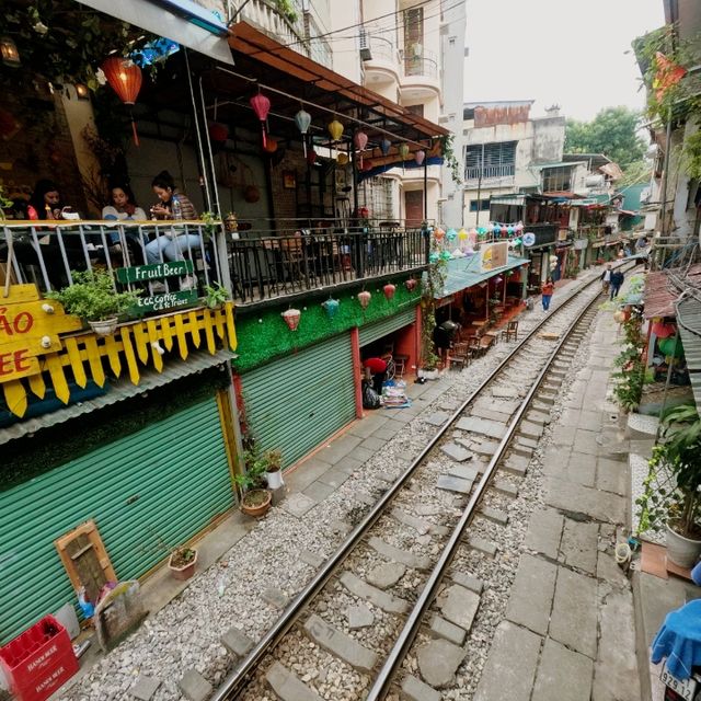 Train street Hanoi, Vietnam 🇻🇳