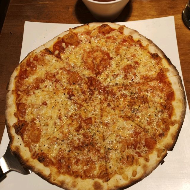 覺得好吃一直來~pizza rock 一個人吃12吋紐約披薩+一碗義式蔬菜湯