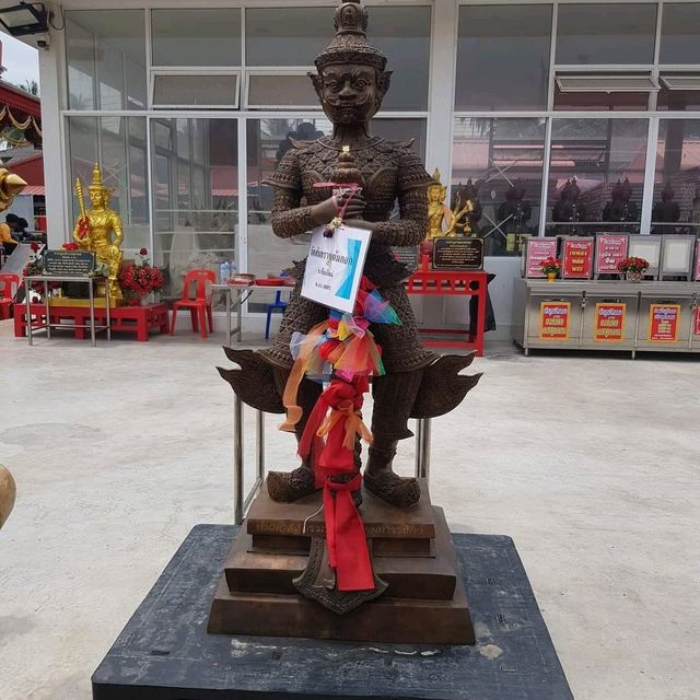กราบไหว้หลวงพ่อเนื่อง และ ท้าวเวสสุวรรณ วัดจุฬามณี
