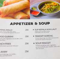 往瑪雅烏布酒店十字路口、有停車場的大型印尼餐廳Warung Mina Ubud
