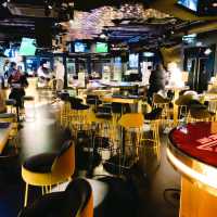 「ShowTime Sports Bar」：美食、遊戲與啤酒的完美交融