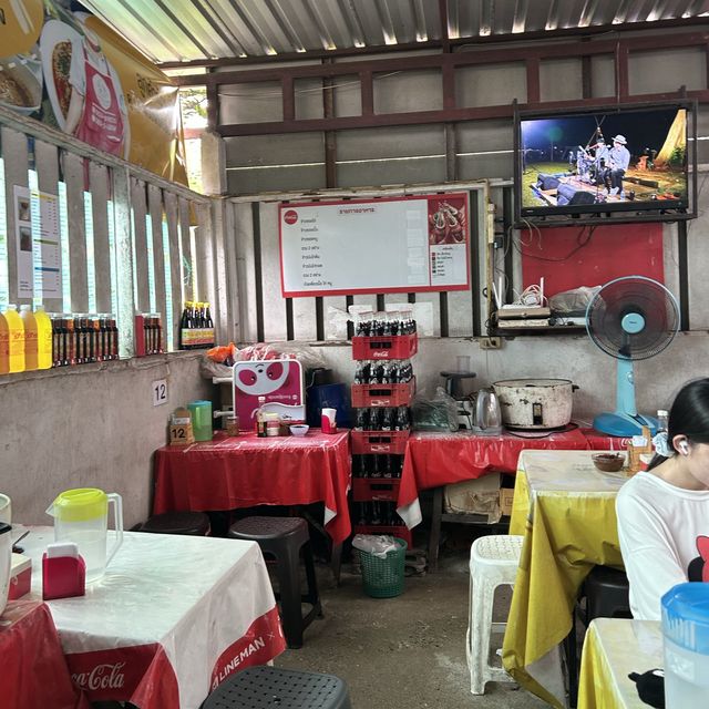 ข้าวซอย Netflix ลุงประกิจ ร้านดังตัวเมืองเชียงใหม่