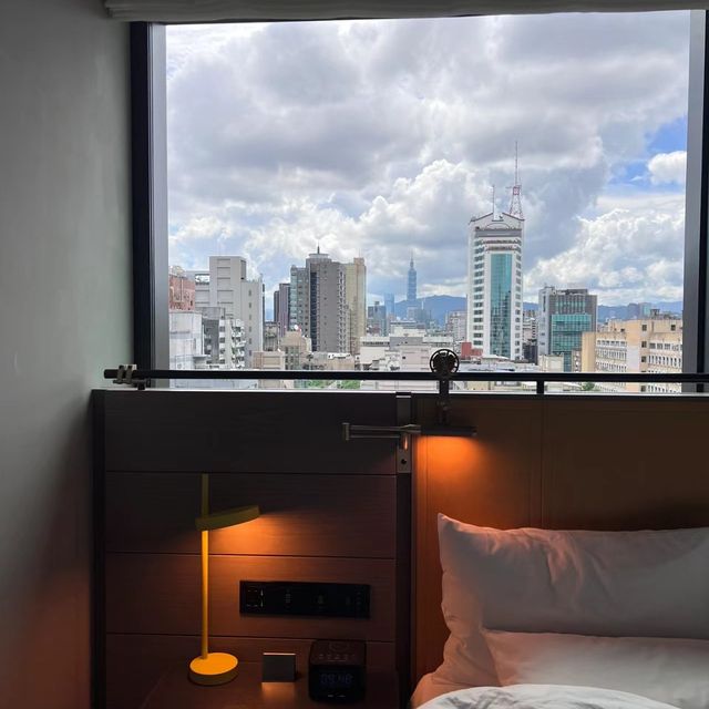 🌆🏨🌸 台北時代寓所🙂舒適溫馨，101大樓盡收眼底！🌆🏨🌸