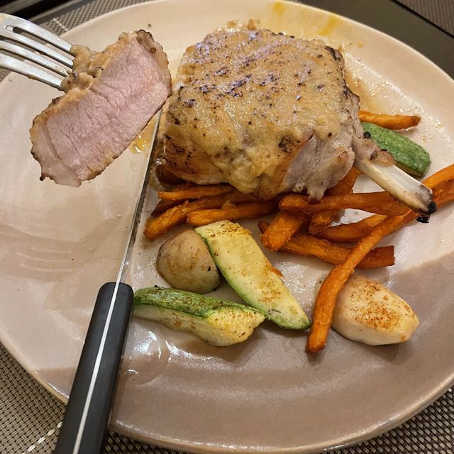 九龍城好食西餐，驚喜豬架特別！