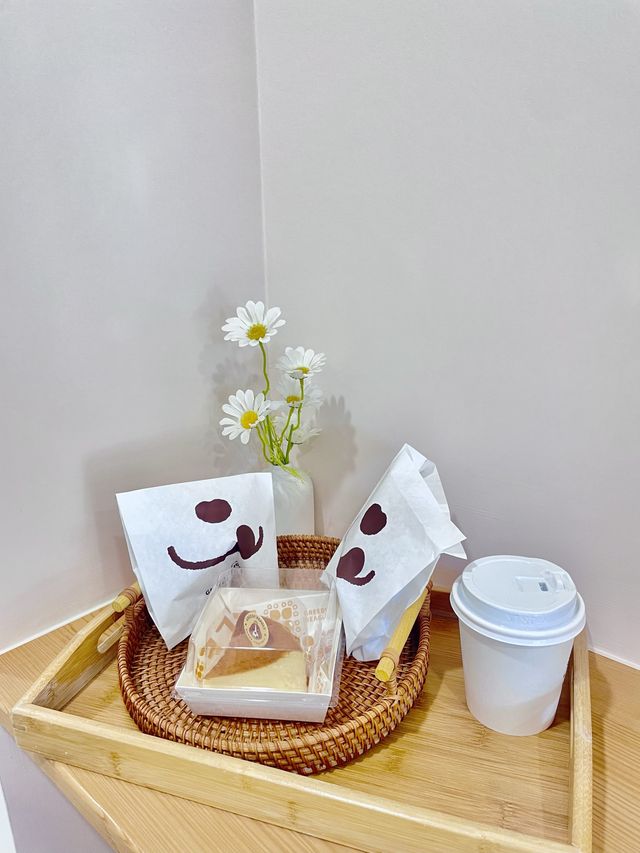  【台灣宜蘭】貪吃狗甜點🍰小清新風Cafe