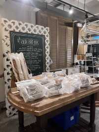 The amazing cakes, Kenny Hills Baker