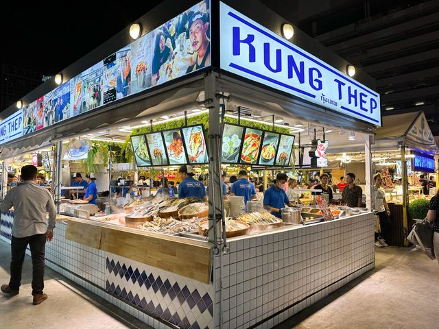 喬德夜市JODD FAIRS 曼谷逛夜市的好選擇｜喬德夜市巨無霸火山排骨