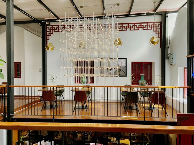 曼谷老城區泰源大樓青年旅館和咖啡廳，適合攝影和文化愛好者