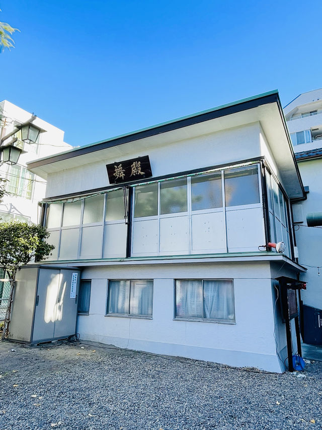 【東京都/思の森稲荷神社】文京区の赤い鳥居が映える神社