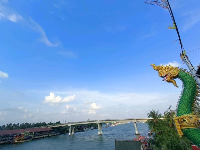 สักการะสิ่งศักดิ์สิทธิ์วัดในเขา ชุมพร