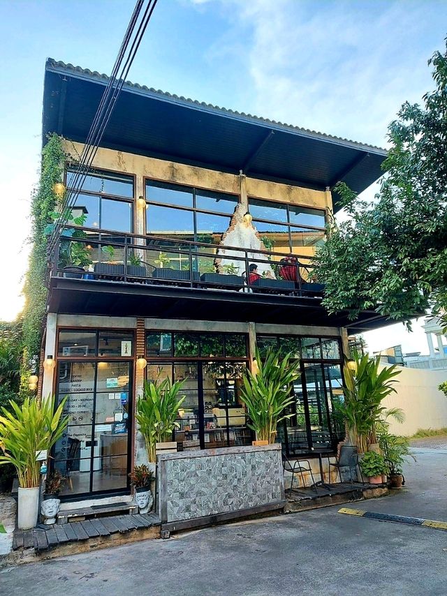 คาเฟ่ในบ้านร่มรื่นย่านนางเลิ้ง