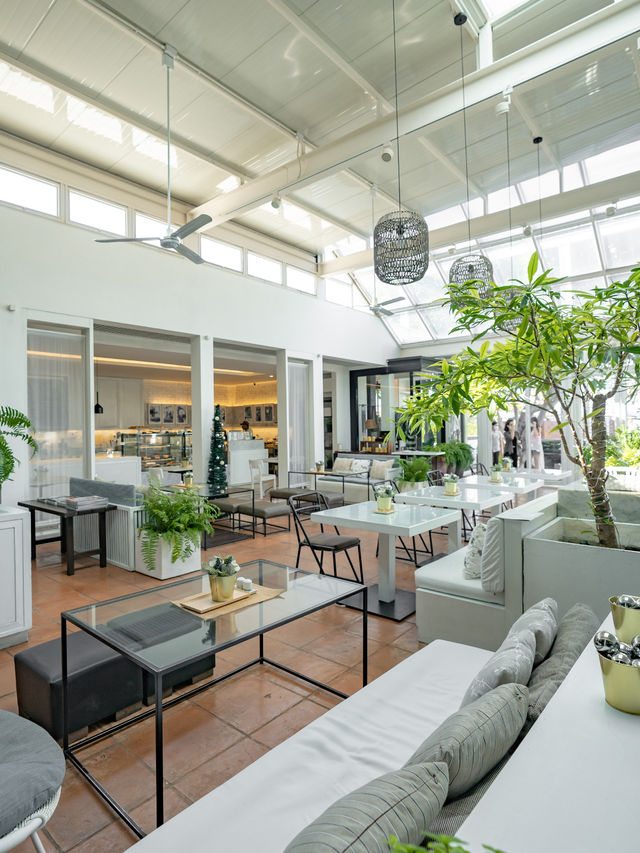 Ob-Oon Patisserie & Boulangerie คาเฟ่มินิมอลหัวหิน