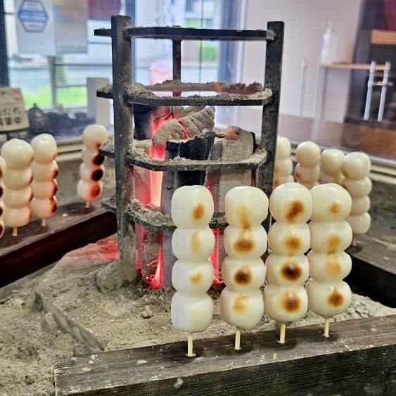 【八女グルメ】炭火焼きで焼いたお団子が外かりっと中とろ～りで最高に美味しかった