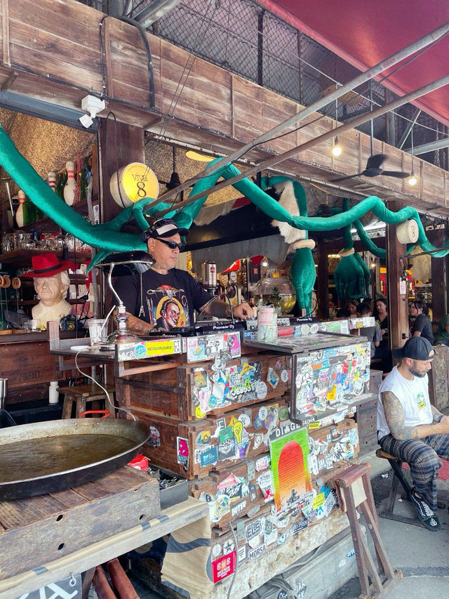 Pick out nice souvenirs at this bustling market