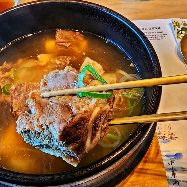 목장원에 신동우 화백이 있다.