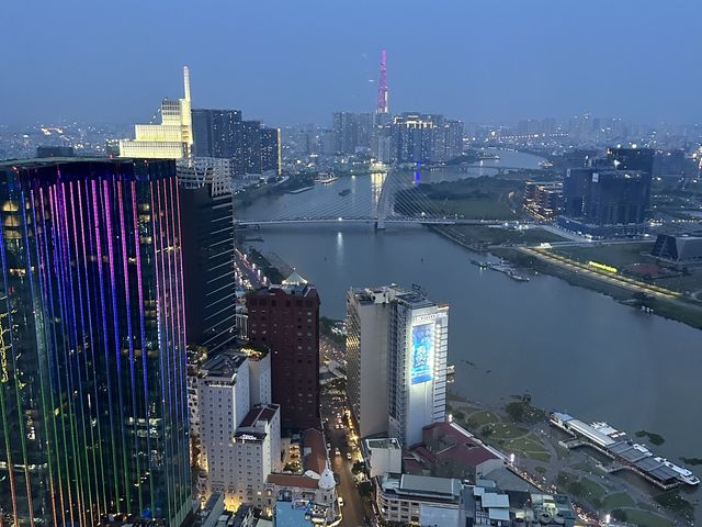 SAIGON SKYDESK 🏙️