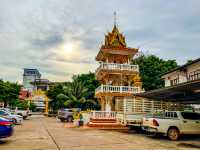 메콩강변 공원 앞 고즈넉한 사원..Wat Xieng Nyeun 
