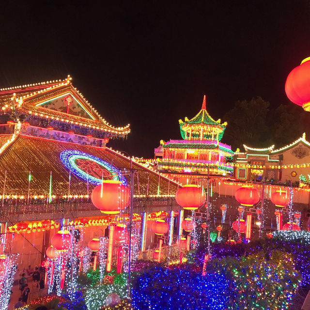 mesmerizing lights display at kek lok si penang