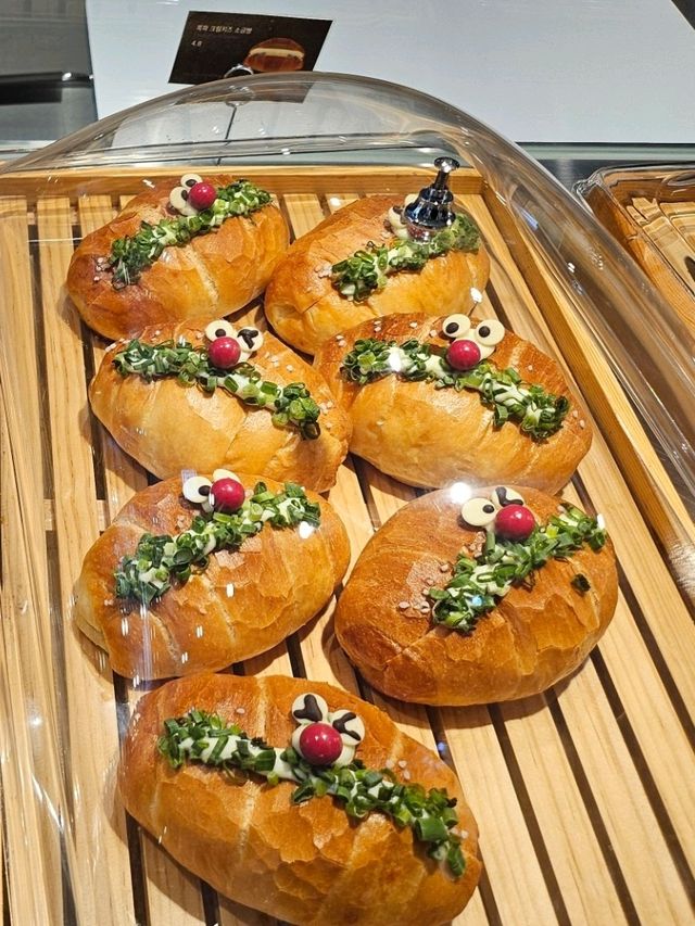 여기가 카페라고? 휴양지 감성🏝강남역 베이커리 카페🥖