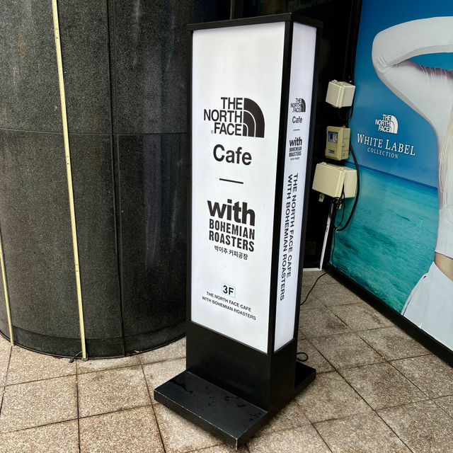 【韓国ソウル・明洞】明洞ショッピングの休憩におすすめ「THE NORTH FACE CAFE」