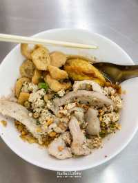 หมูสับและเกี๊ยวอวบอ้วนแสนอร่อย