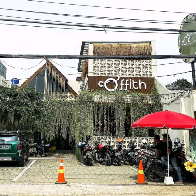 COFFITH COFFEE KITCHEN | WITH A COMFORTABLE INDOOR AREA & THE OUTDOOR SIDE IS COZY