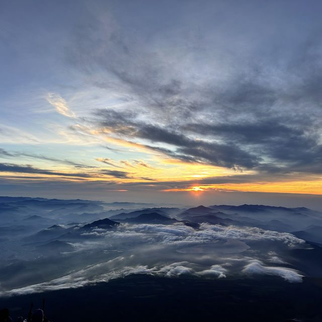 「攀登富士山，觀賞御來光：挑戰與感動的旅程」
