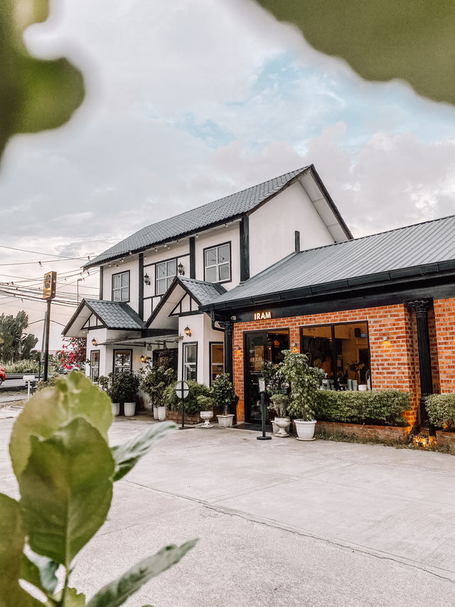 Cafe Hunting | English Cottage Style Cafe by Qidot
