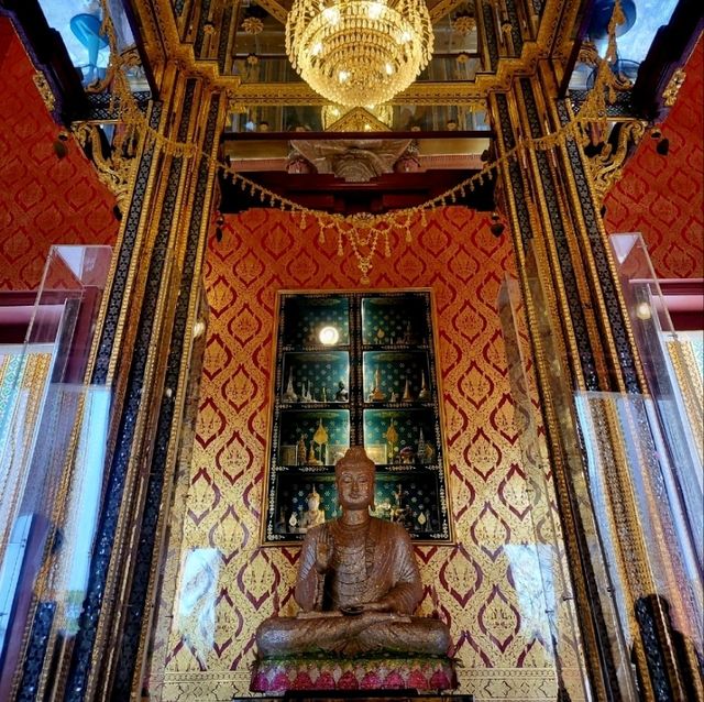 รอยพระพุทธบาทพระสัมมาสัมพุทธเจ้า อายุนับพันปี