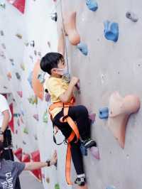 ปีนหน้าผาที่ “Climbling Society” 🧗