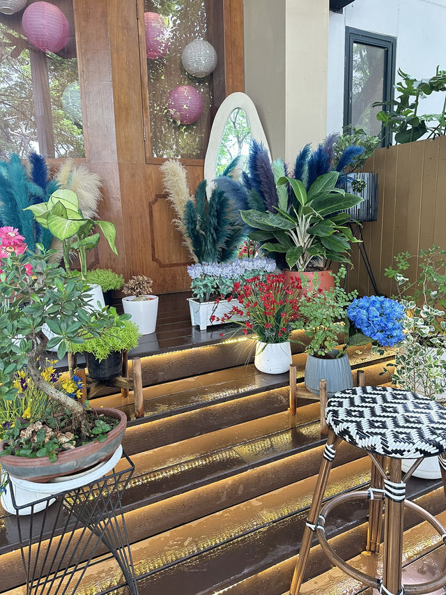 📍So Into cafe & eatery คาเฟ่สวยงามฟีลเทพนิยาย