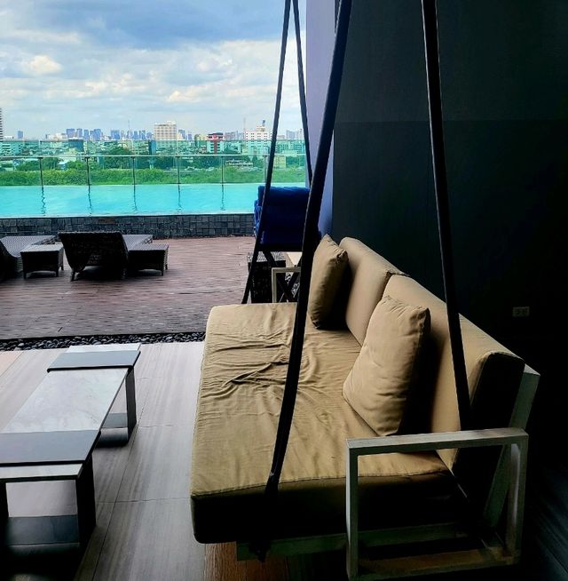 ว่ายน้ำ 🏊 สำราญใจ Infinity Pool 