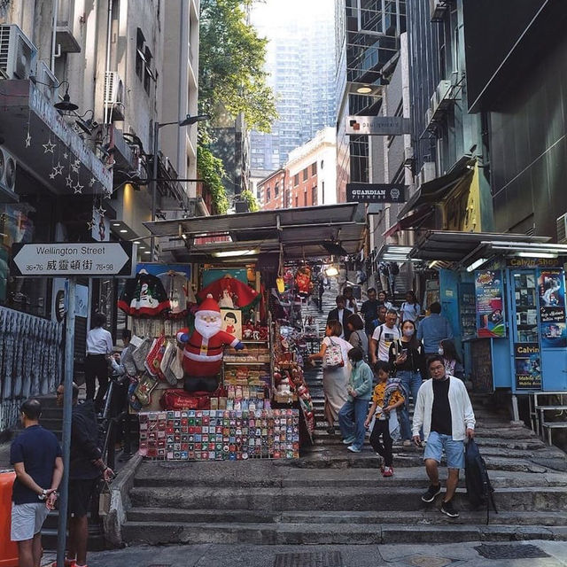在石板街與嘉咸街探索老香港