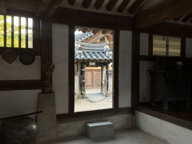 Tranquility of Namsangol Hanok Village in the heart of Seoul