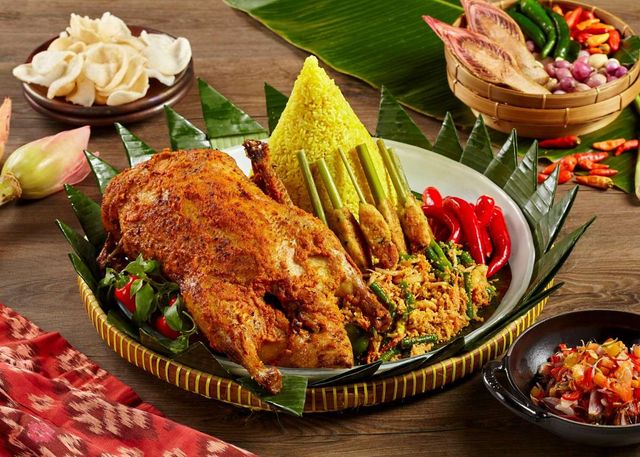 Indonesia: A Feast for the Senses (And Your Stomach)!