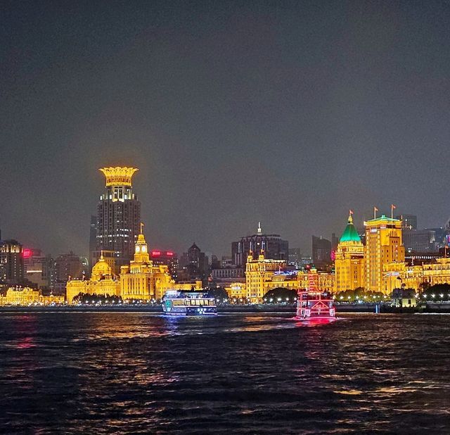 Hidden Night Views in Shanghai: A Peaceful Escape by the Pearl Tower