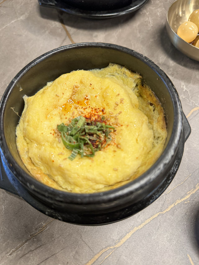 초벌해서 나와서 더 편리하게 고기를 즐길수있는 곳,육쁘다