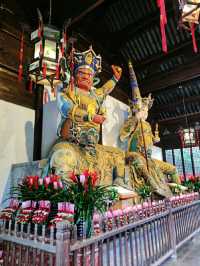 How Longhua Temple’s Art Blows Me Away