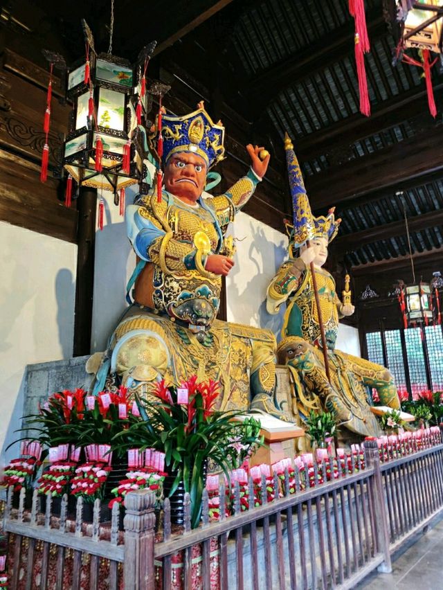 How Longhua Temple’s Art Blows Me Away