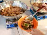 ก๋วยเตี๋ยวไก่ตุ๋นมะระ บุฟเฟ่ต์ 79 บาท